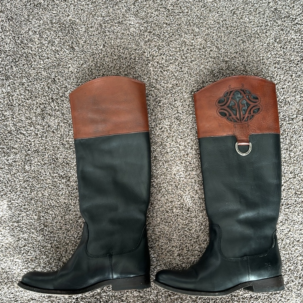 Women’s Frye riding boots. Size 6